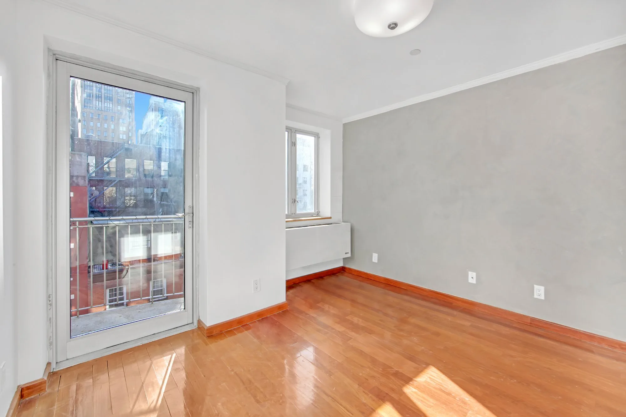 After declutter - clean empty room