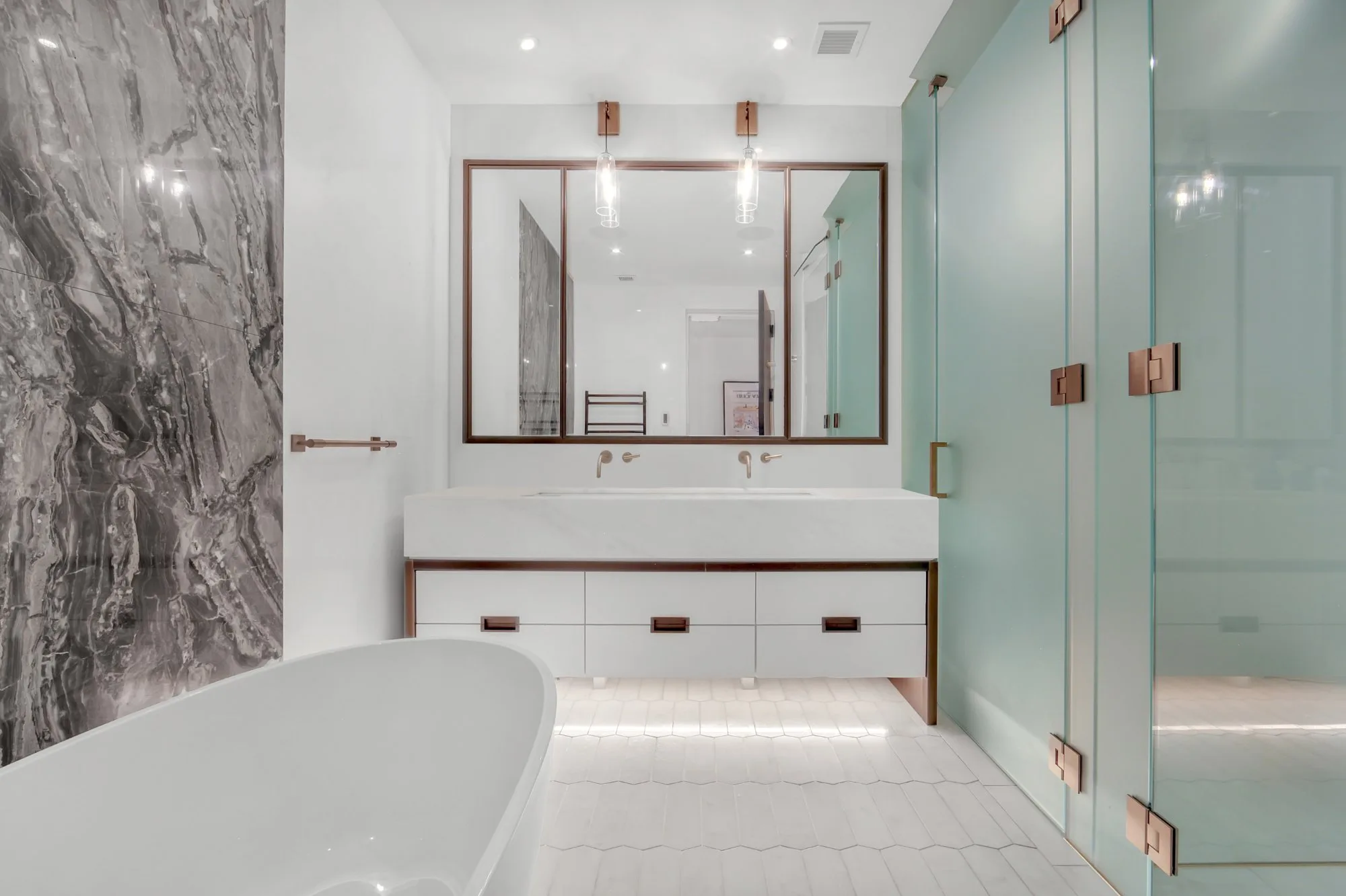 After declutter - clean bathroom