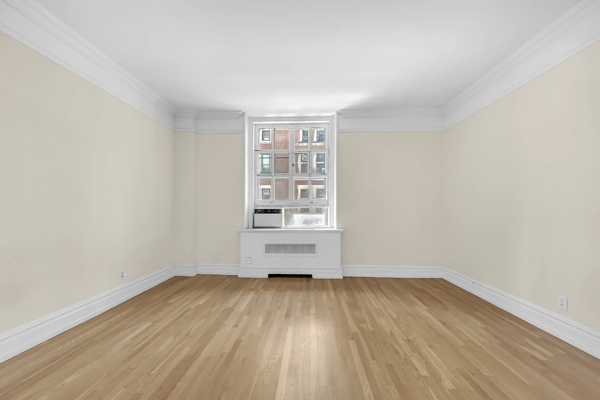 Before virtual staging - empty living room